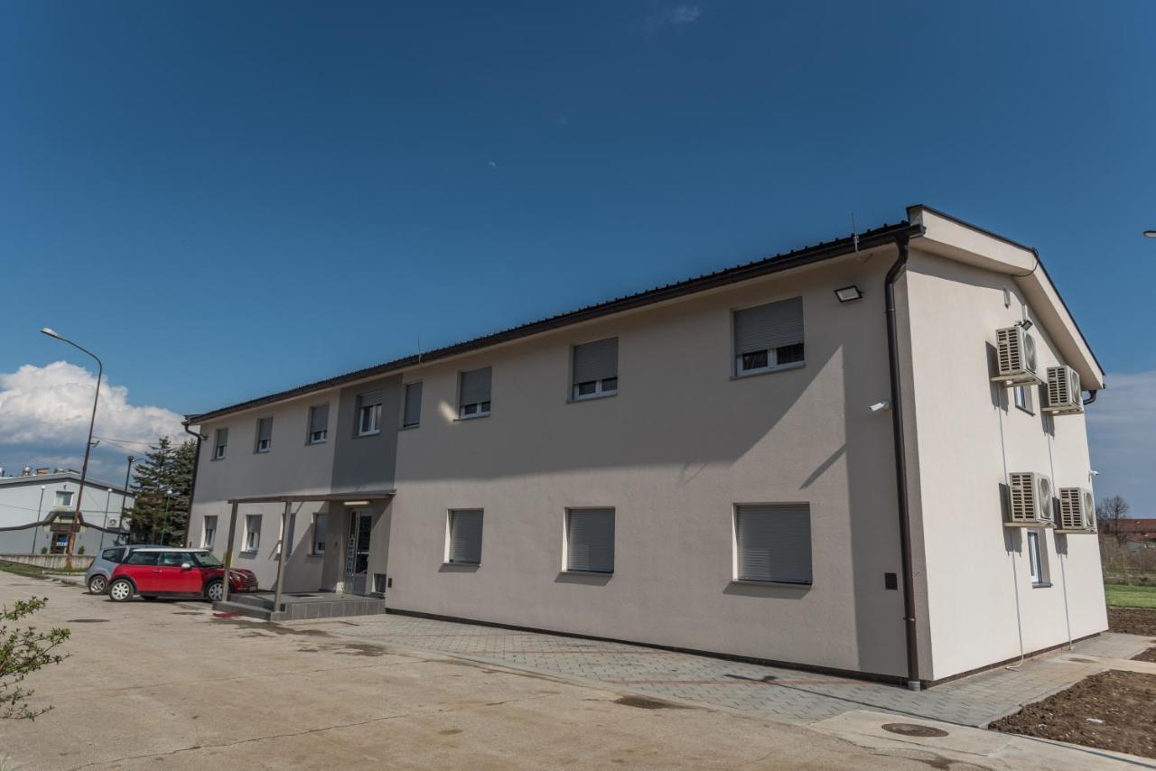 Vila Safir Loznica Buitenkant foto