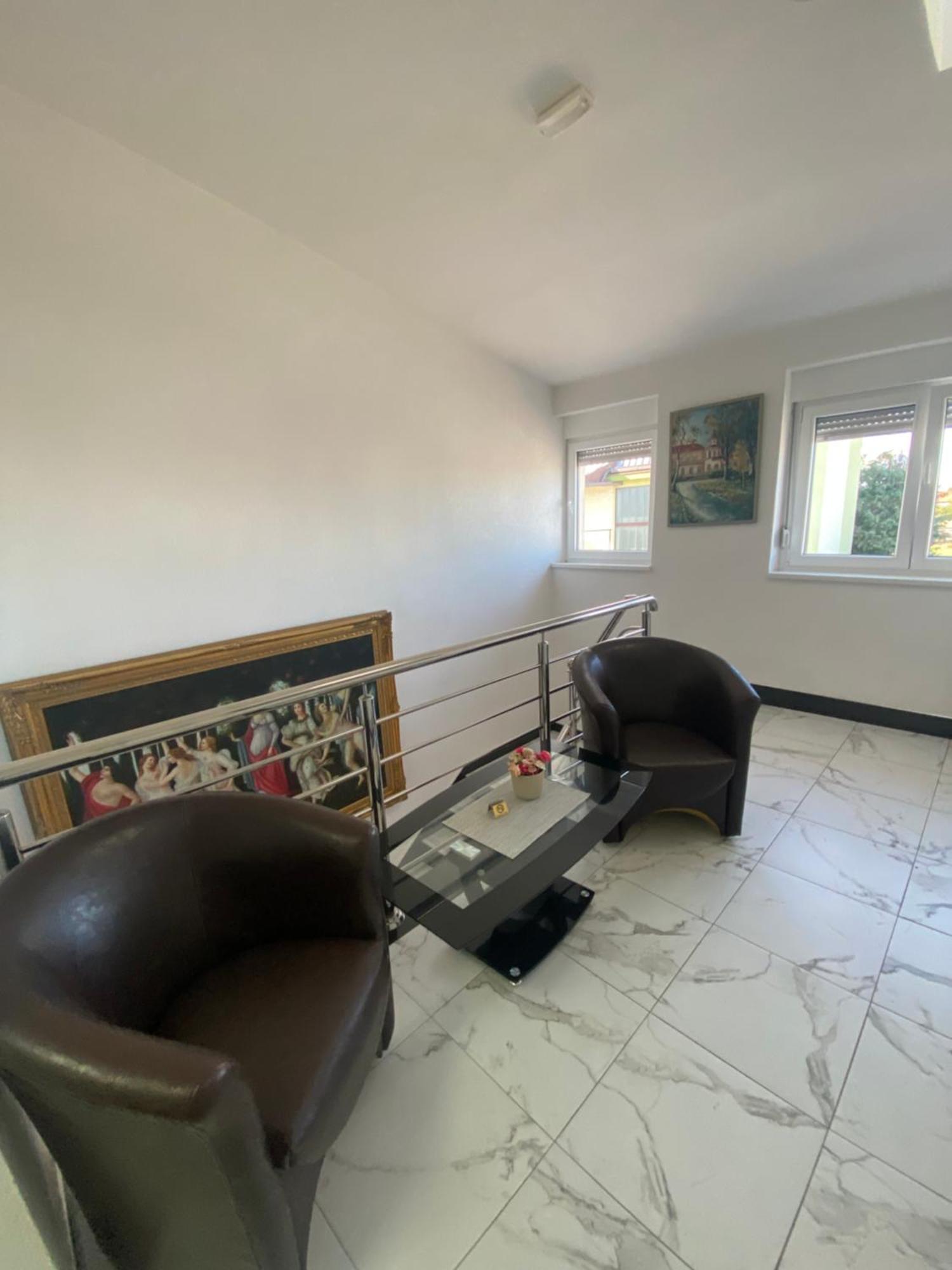 Vila Safir Loznica Buitenkant foto
