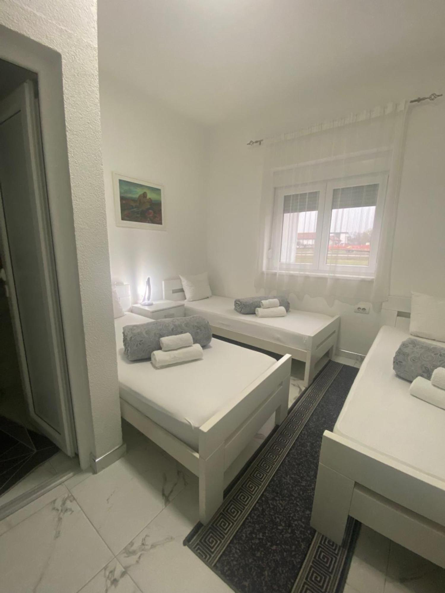 Vila Safir Loznica Buitenkant foto